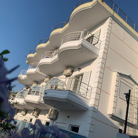 كساميل Henardi Apartments المظهر الخارجي الصورة